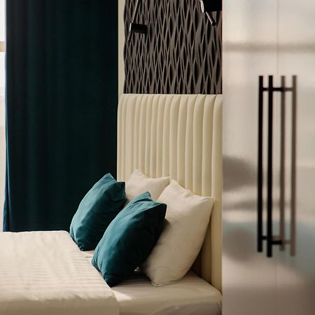 Port Plaza Evn Hotell P'arak'ar Exteriör bild