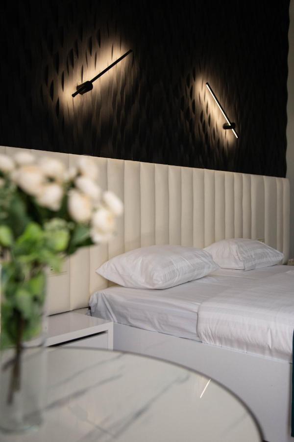 Port Plaza Evn Hotell P'arak'ar Exteriör bild
