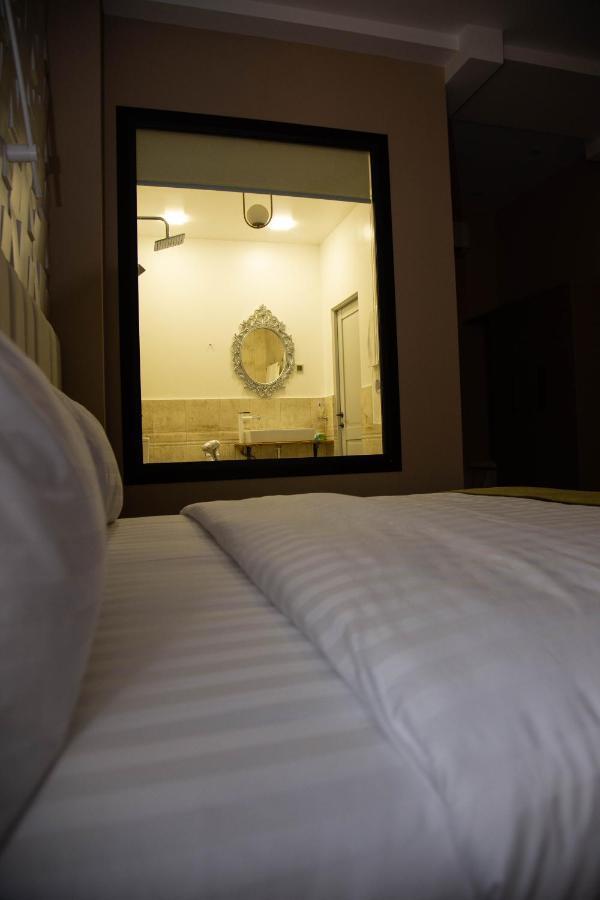 Port Plaza Evn Hotell P'arak'ar Exteriör bild