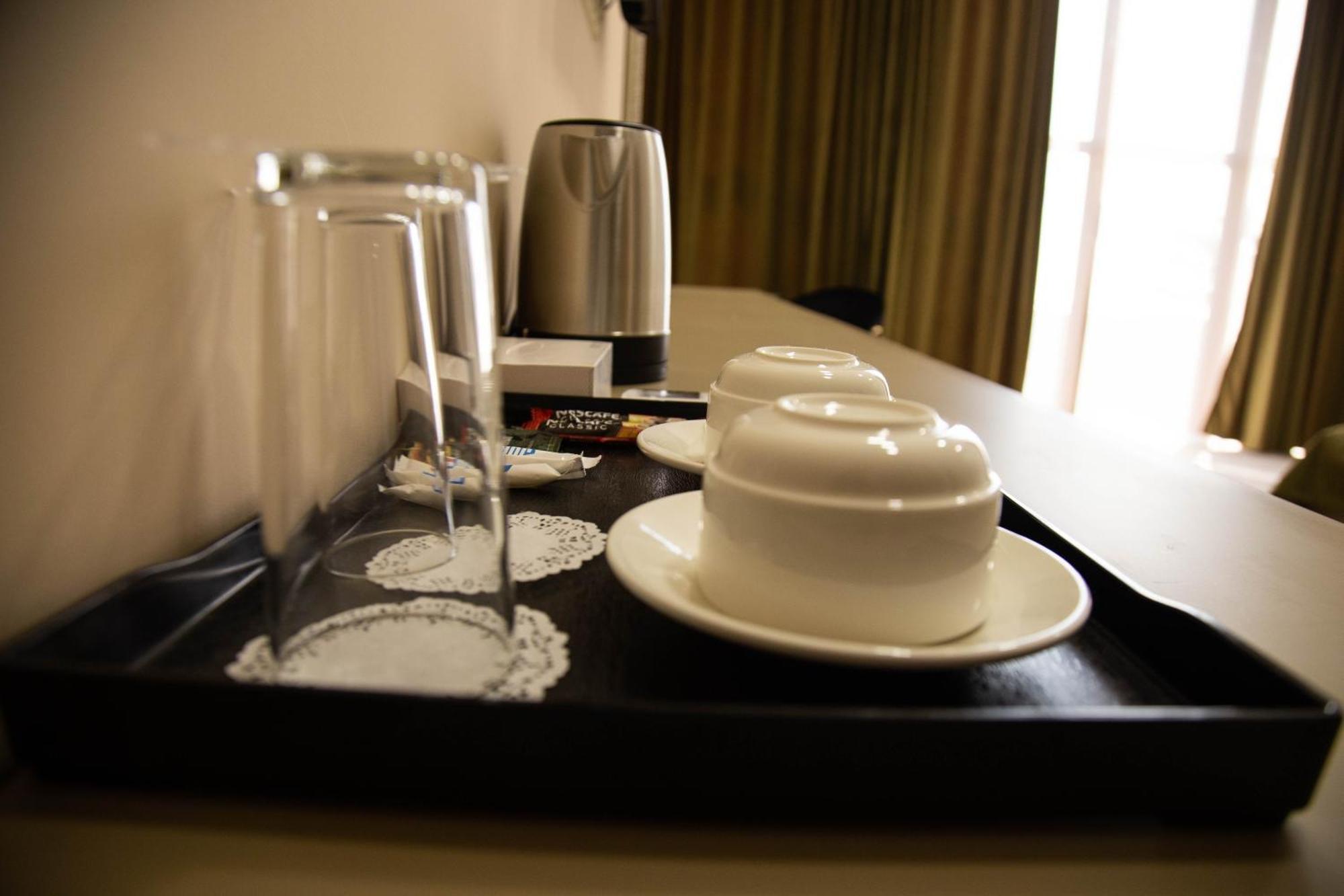 Port Plaza Evn Hotell P'arak'ar Exteriör bild
