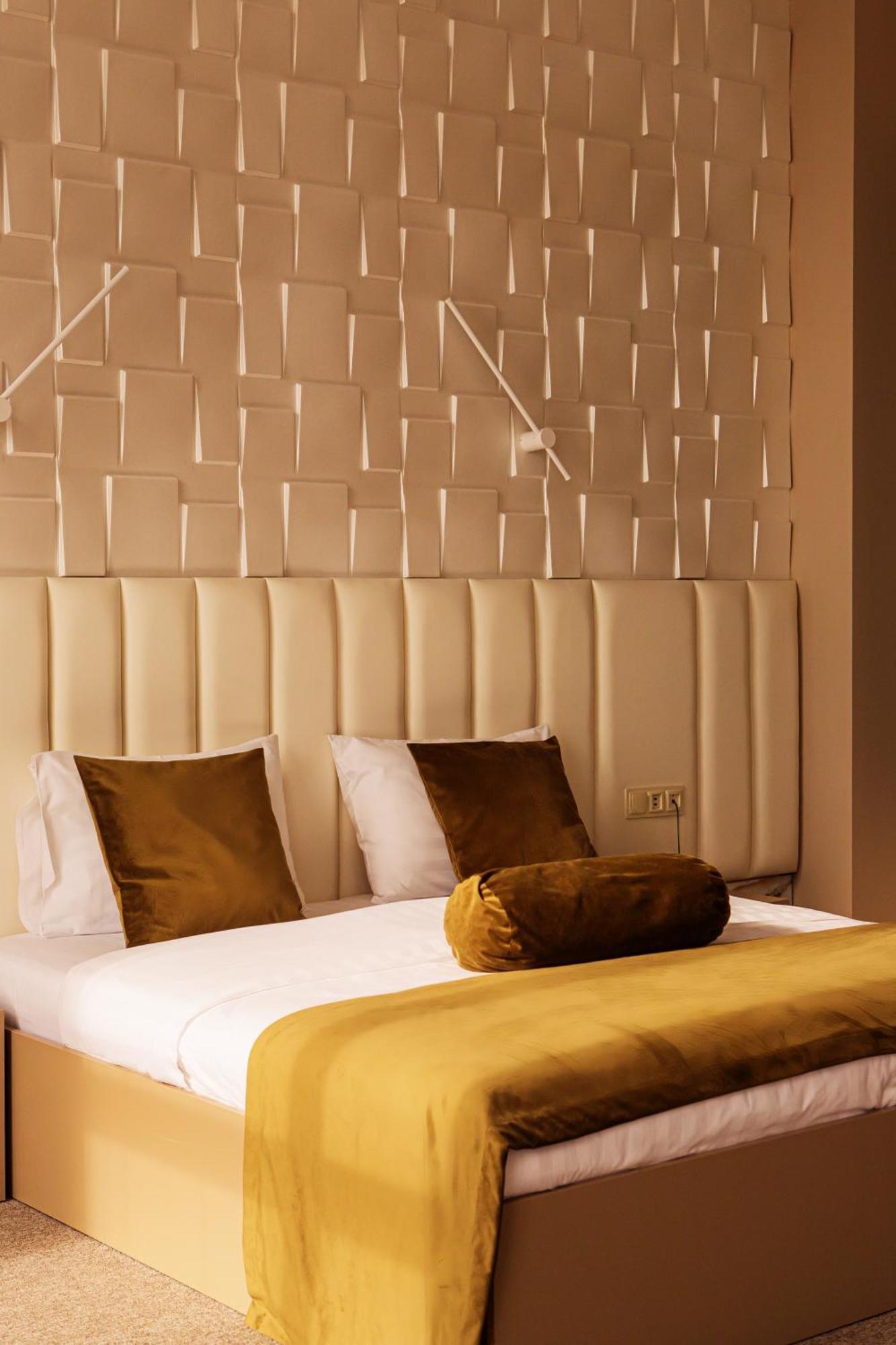 Port Plaza Evn Hotell P'arak'ar Exteriör bild
