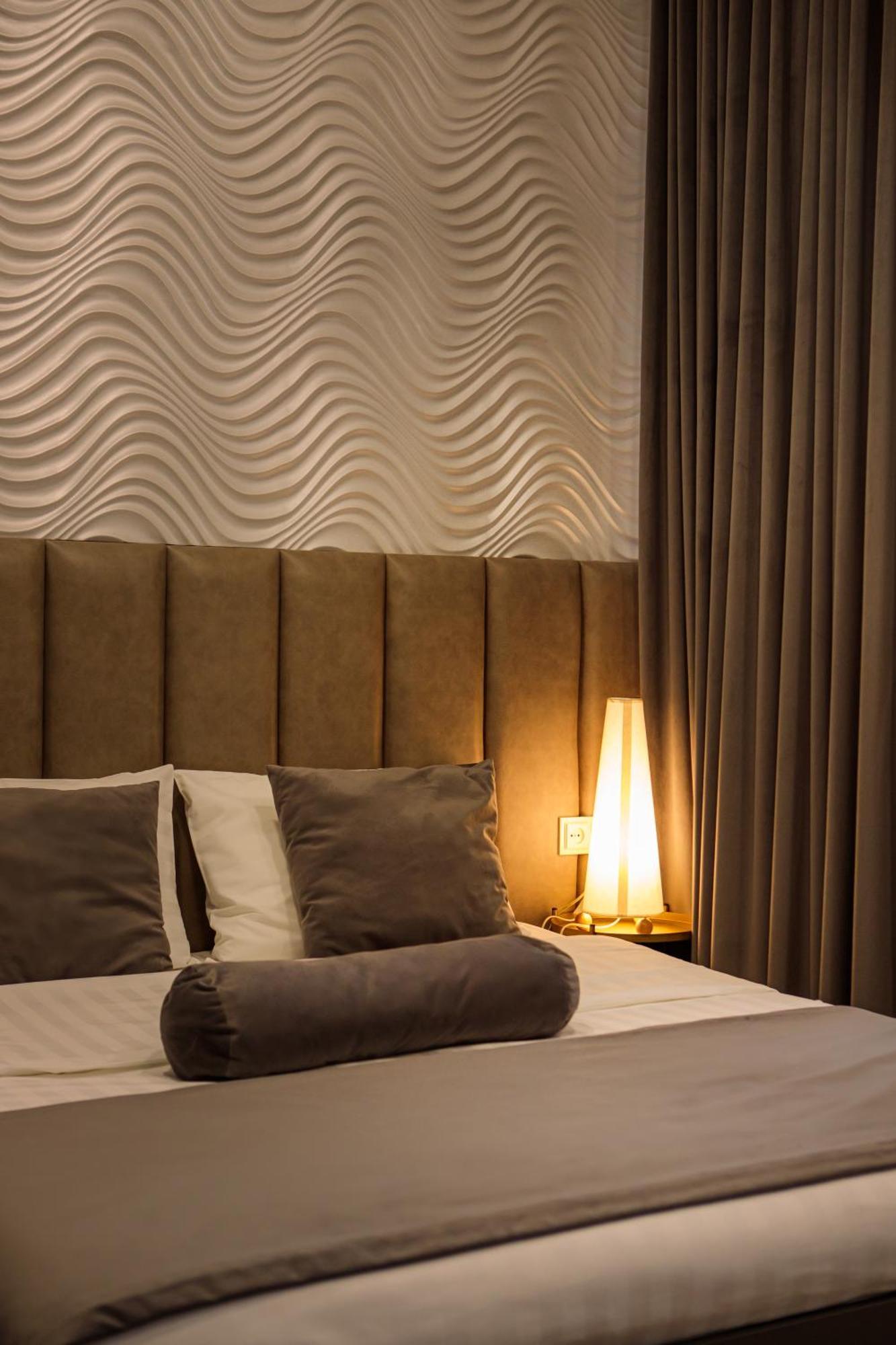 Port Plaza Evn Hotell P'arak'ar Exteriör bild