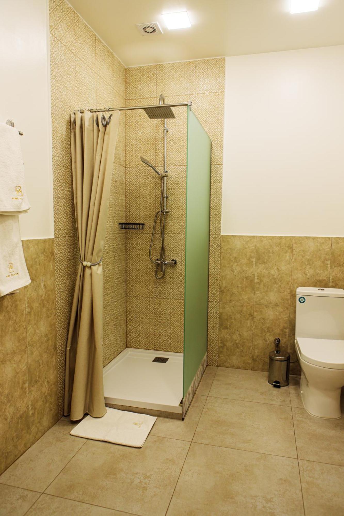 Port Plaza Evn Hotell P'arak'ar Exteriör bild